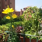 Bright & Cozy Room With Balcony